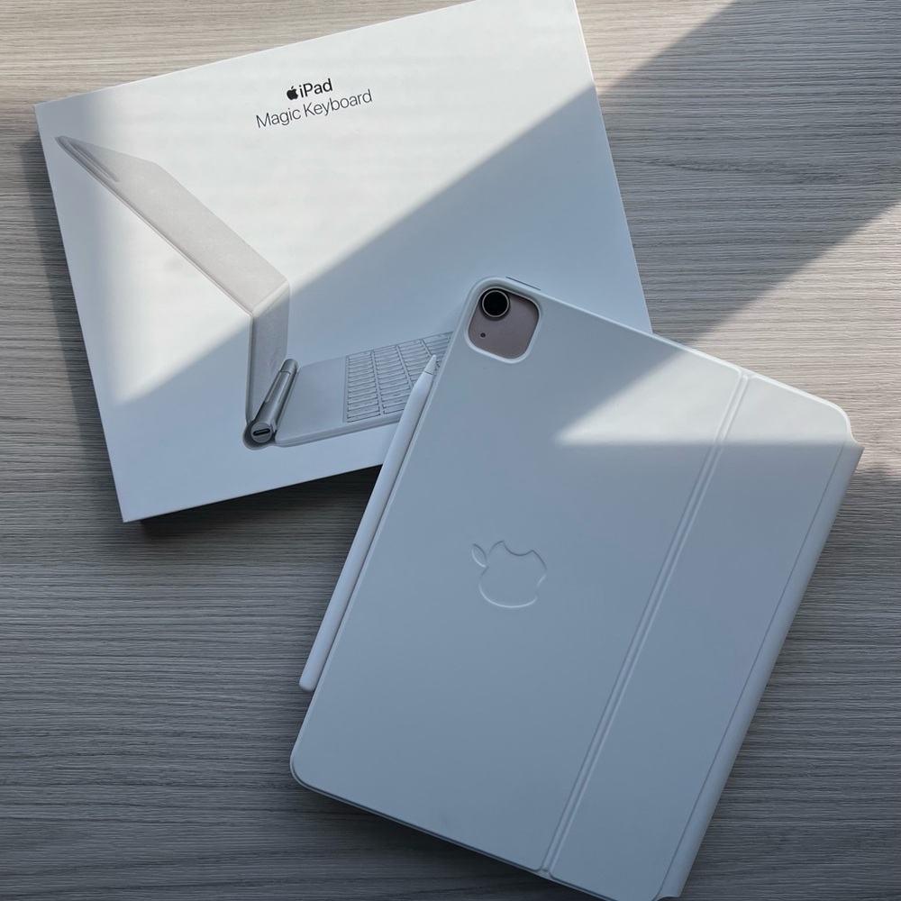 Apple iPad Magic Keyboard - White